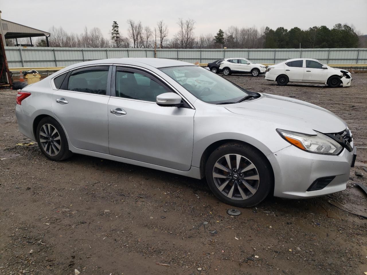 2017 Nissan Altima - Image 4