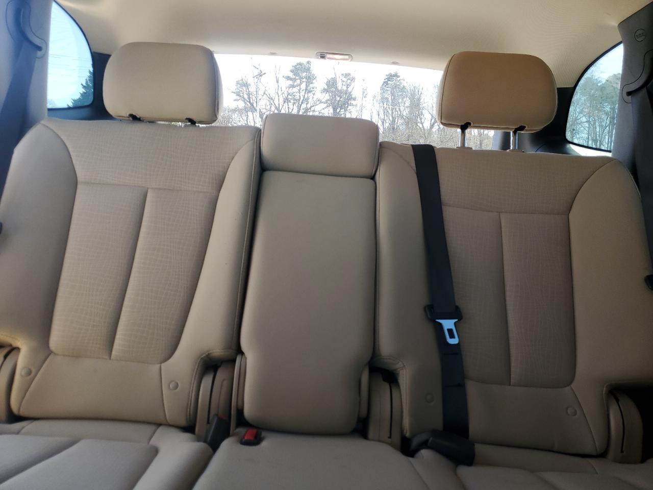 2012 Hyundai Santa Fe - Image 10