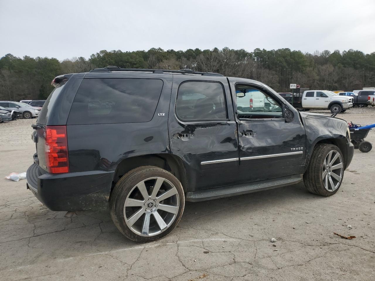 2011 Chevrolet Tahoe - Image 3