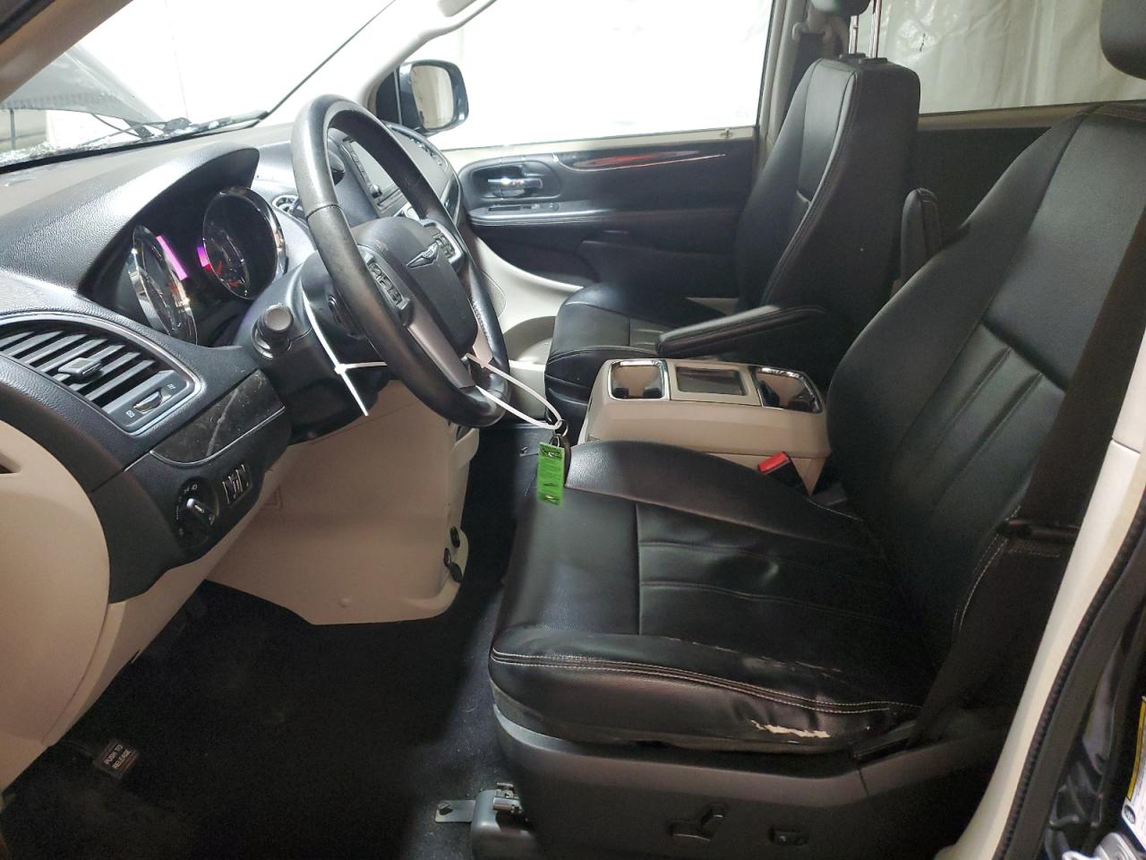 2013 Chrysler Town & Country - Image 7