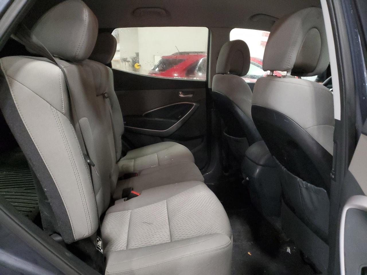 2015 Hyundai Santa Fe - Image 11