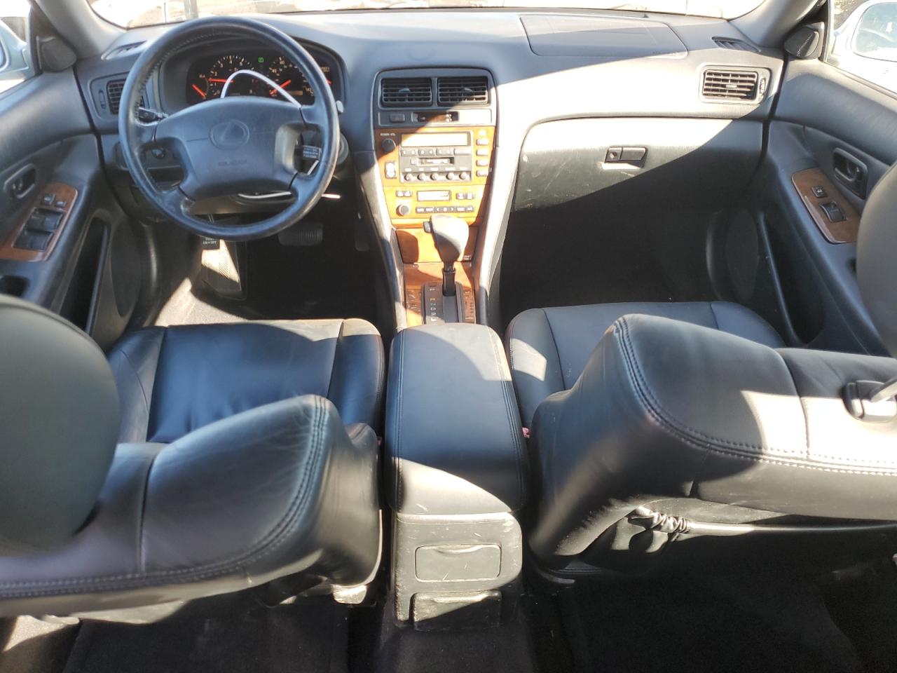 2000 Lexus ES - Image 8