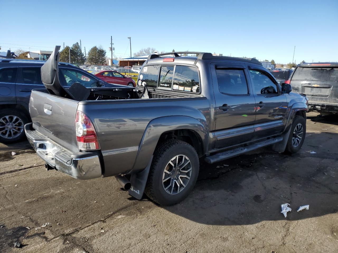 2015 Toyota Tacoma - Image 3