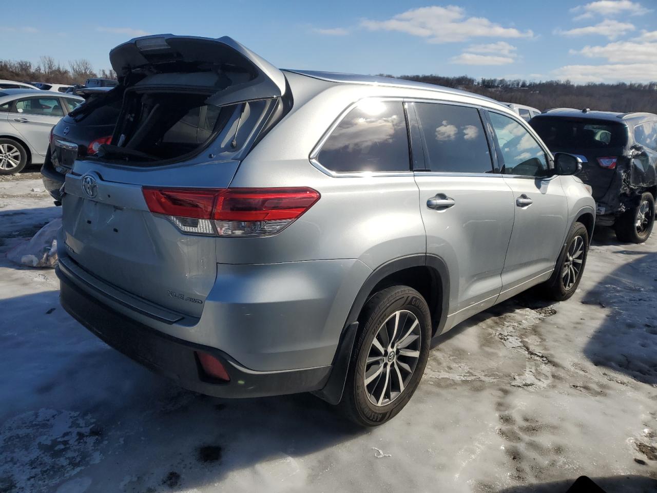 2018 Toyota Highlander - Image 3