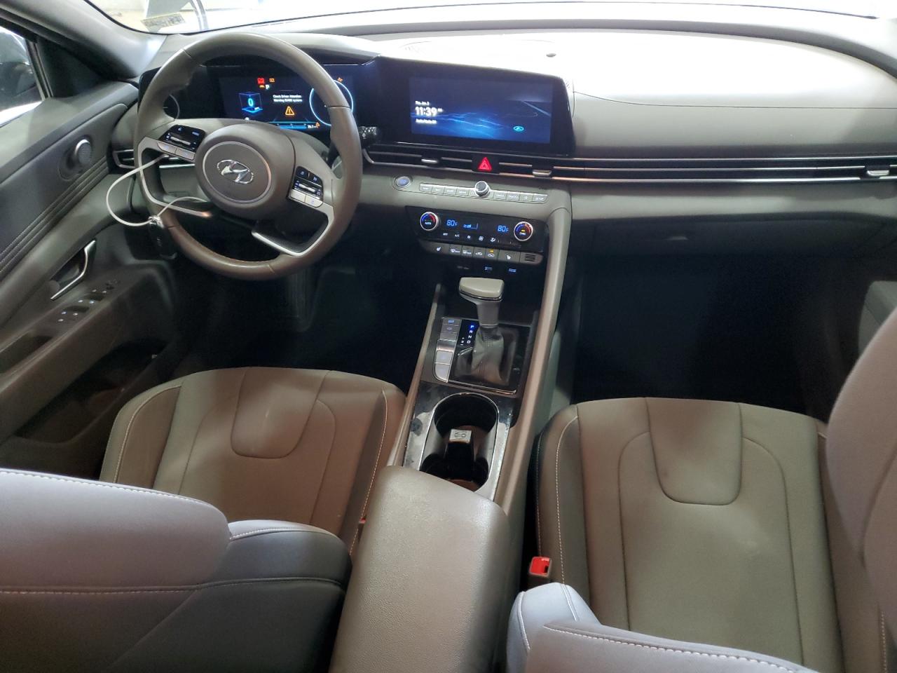 2023 Hyundai Elantra - Image 8