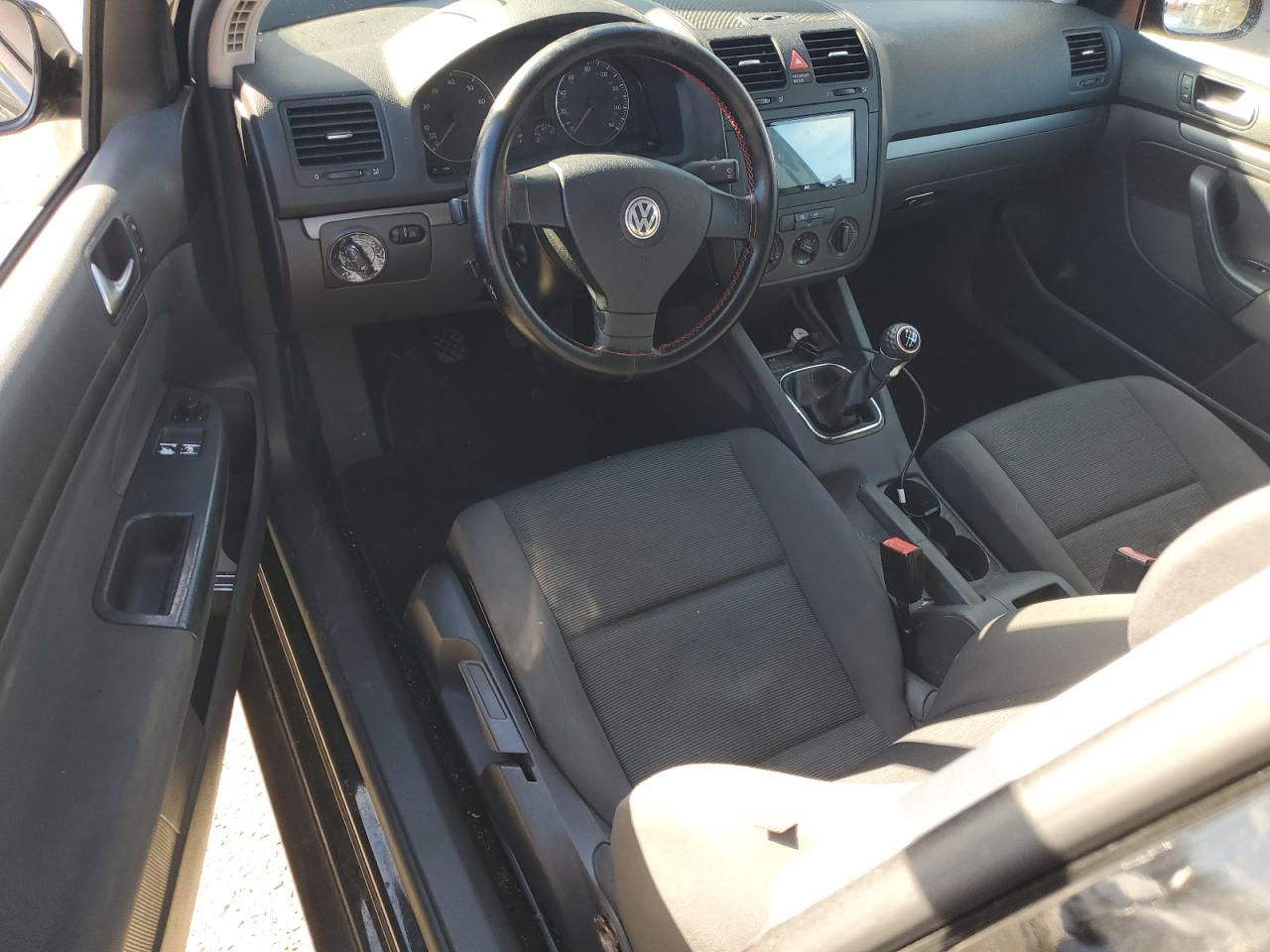 2006 Volkswagen Golf - Image 8
