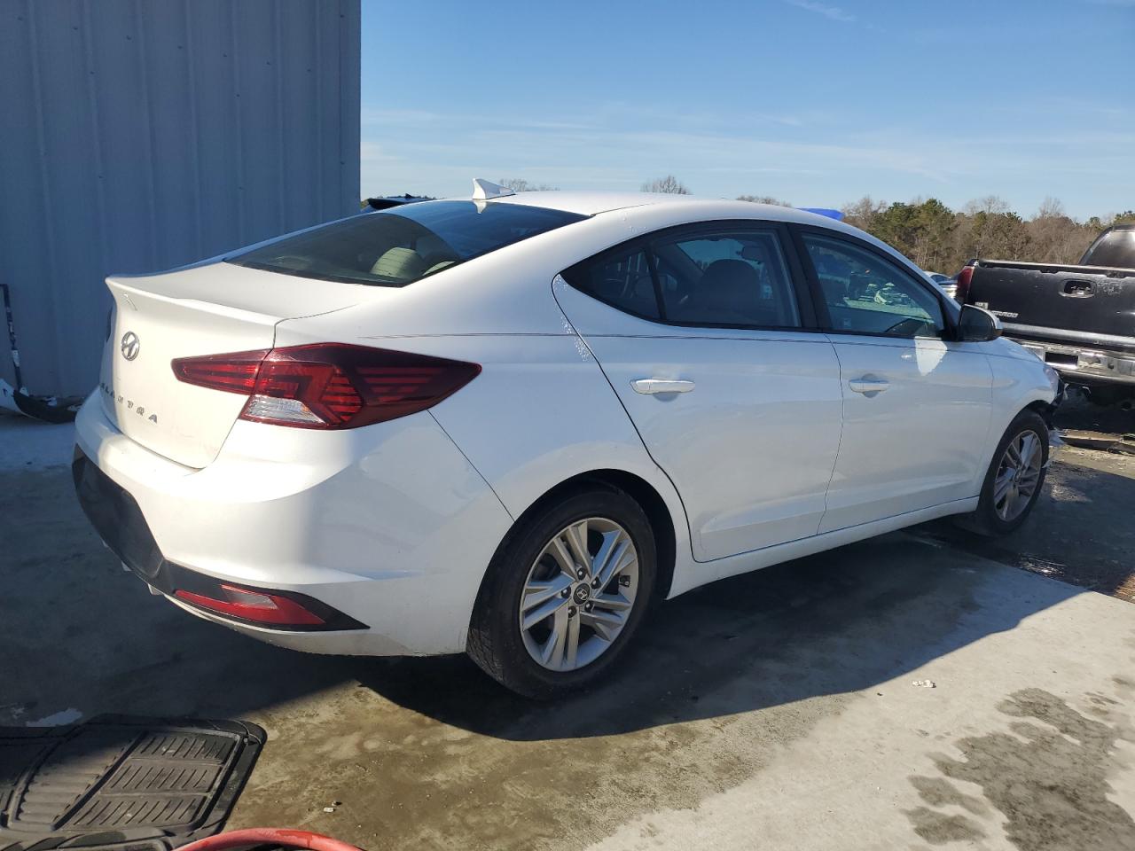 2019 Hyundai Elantra - Image 3
