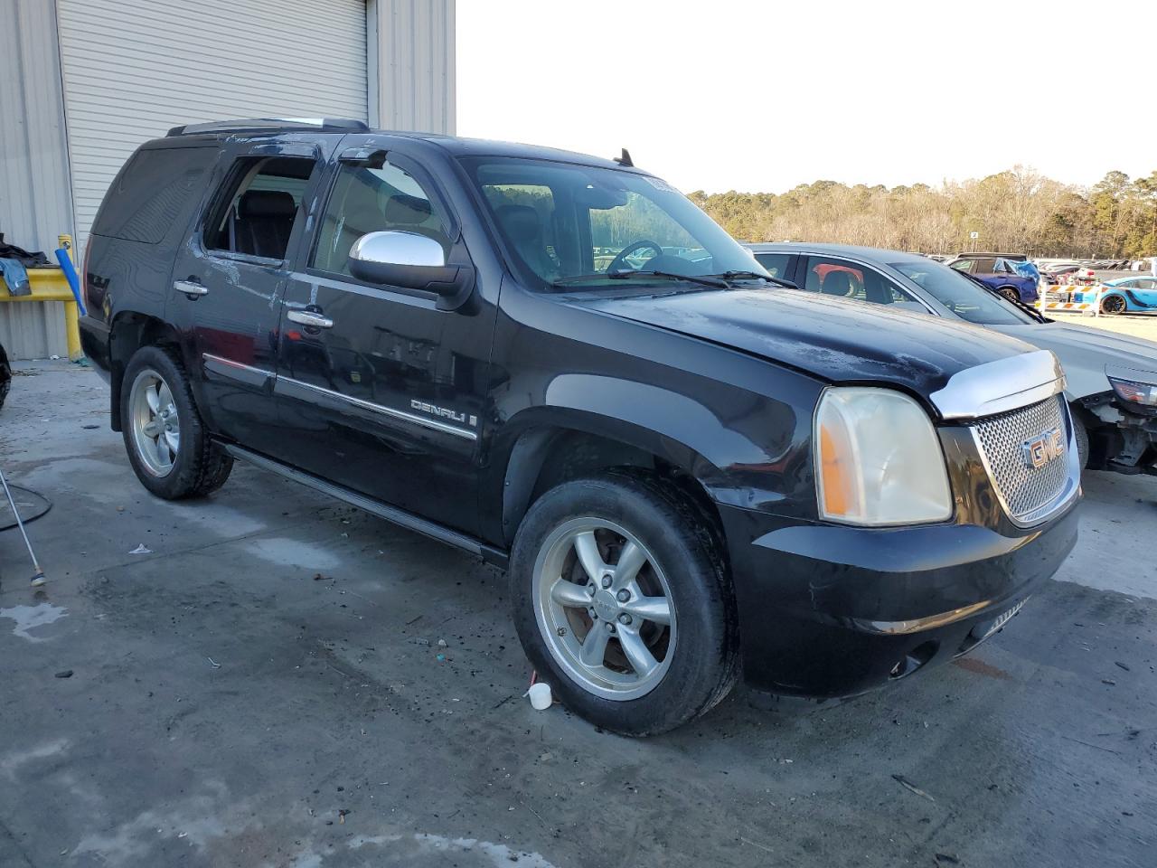 2007 GMC Yukon - Image 4