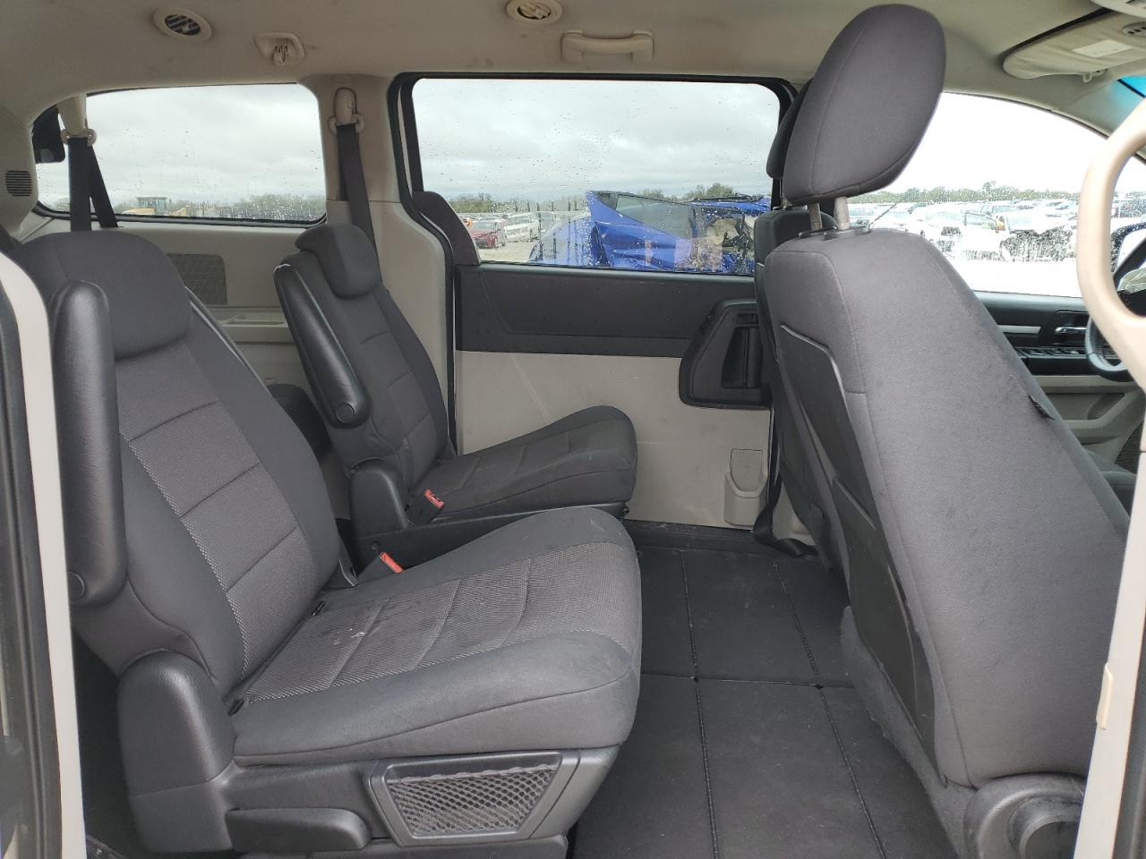 2008 Dodge Caravan - Image 11