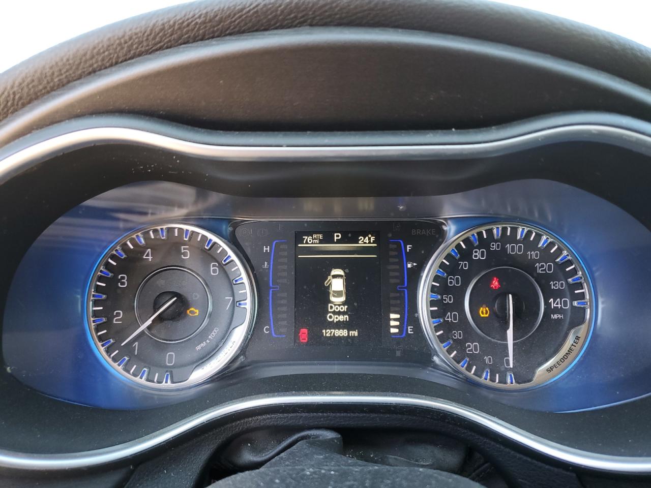 2016 Chrysler 200 - Image 9