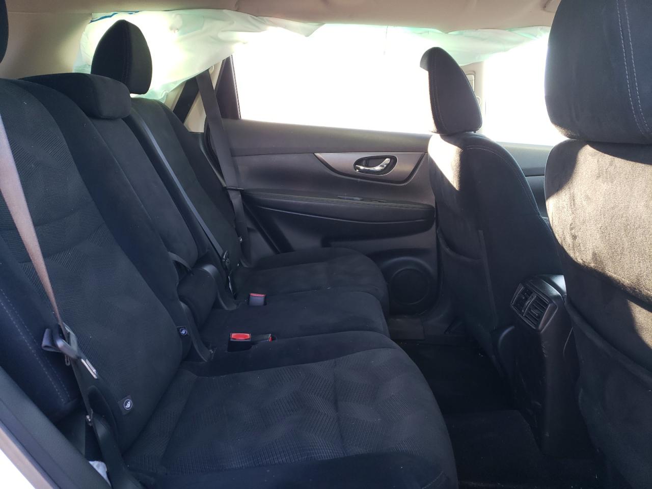 2015 Nissan Rogue - Image 12