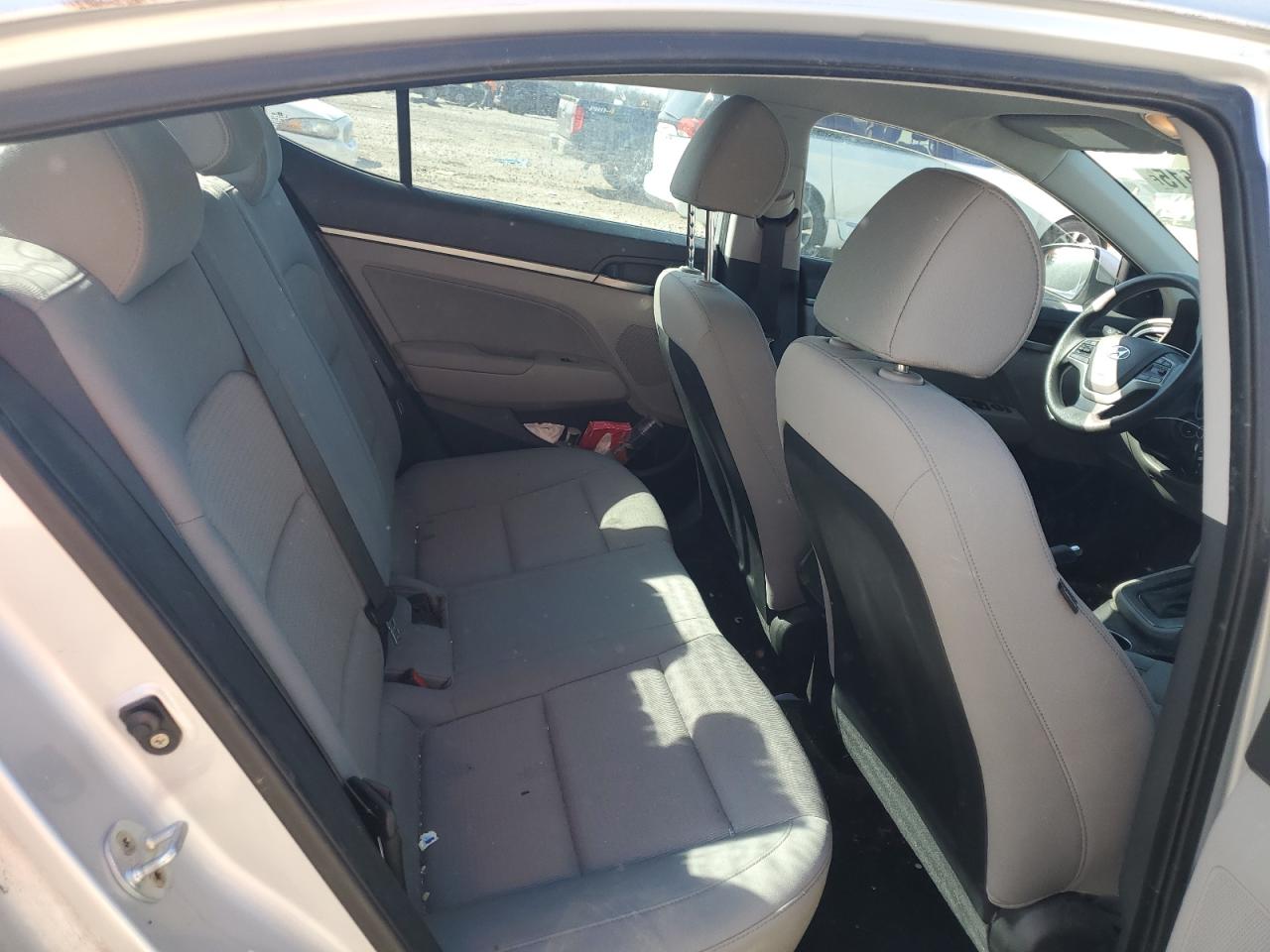 2017 Hyundai Elantra - Image 10
