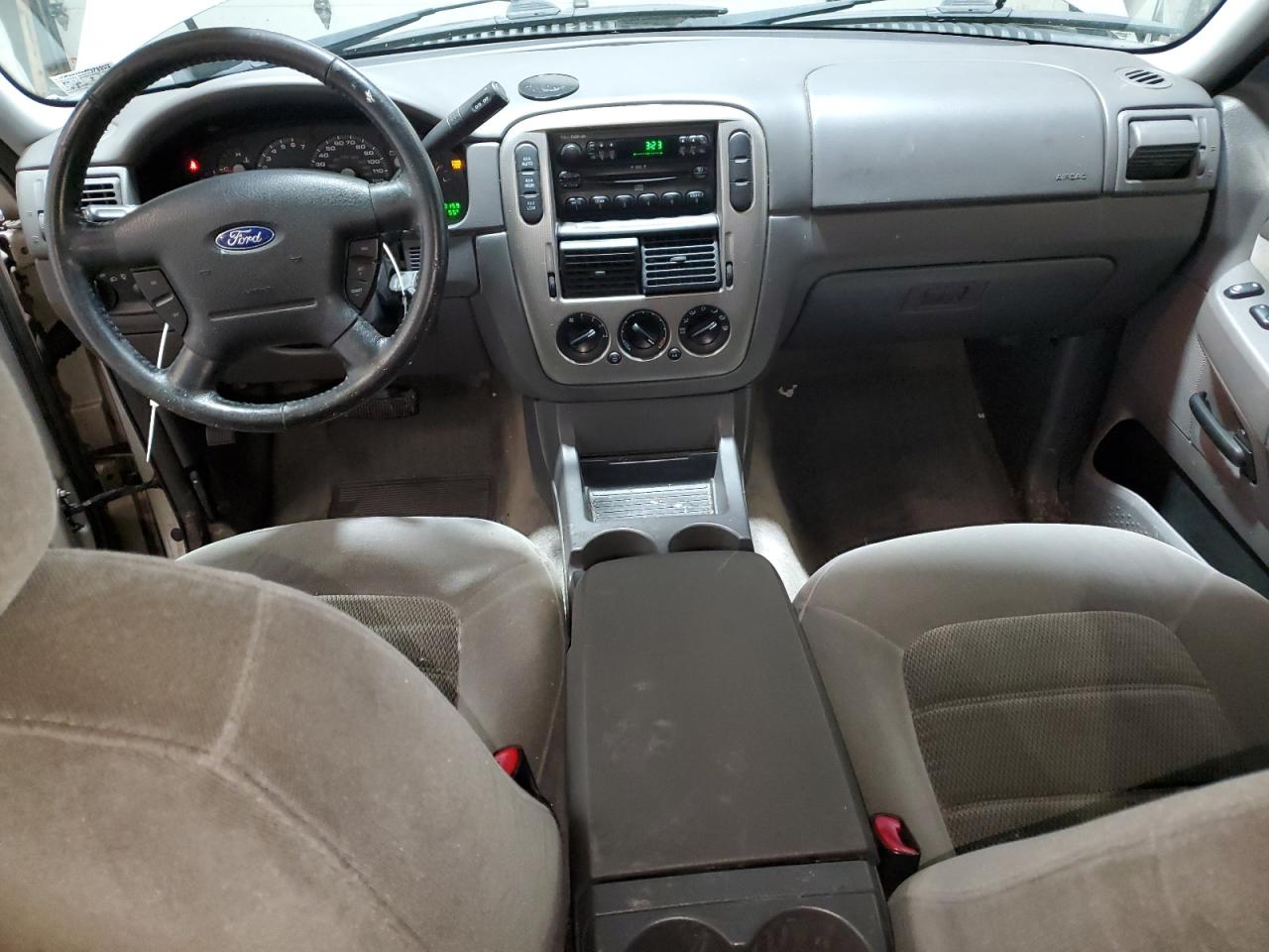 2004 Ford Explorer - Image 8