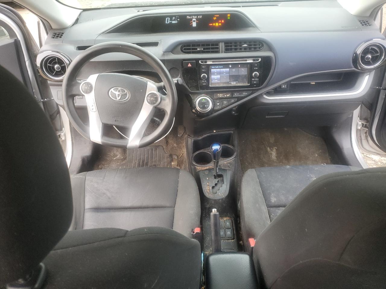 2015 Toyota Prius - Image 8
