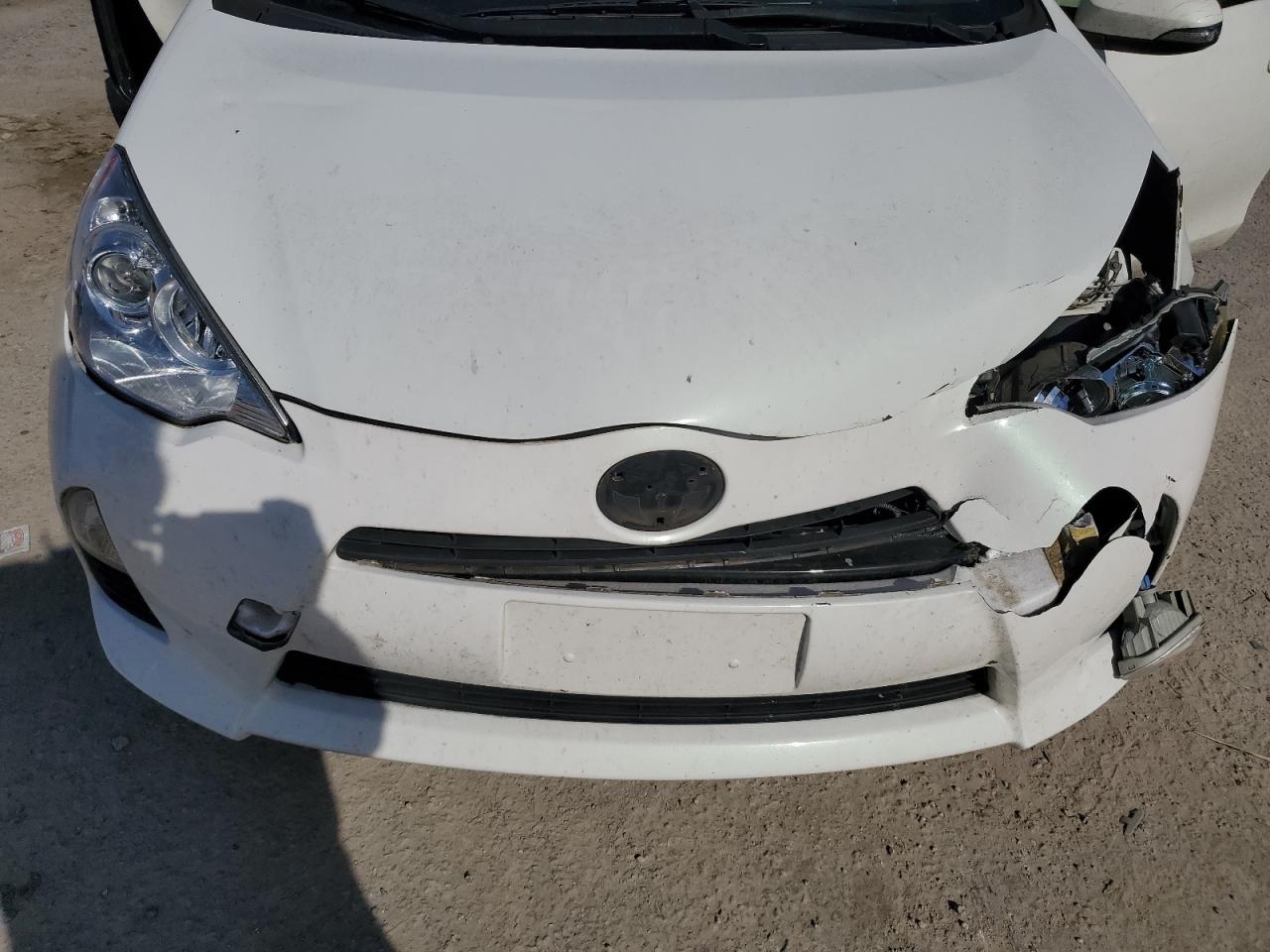 2012 Toyota Prius - Image 13
