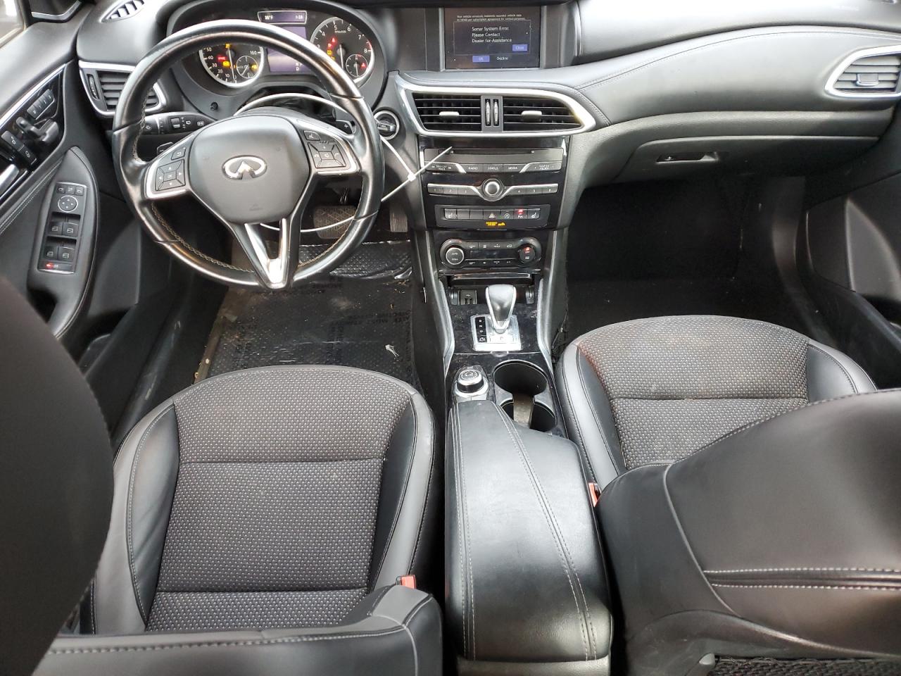 VIN SJKCH5CP7HA015657 2017 INFINITI QX30 no.8