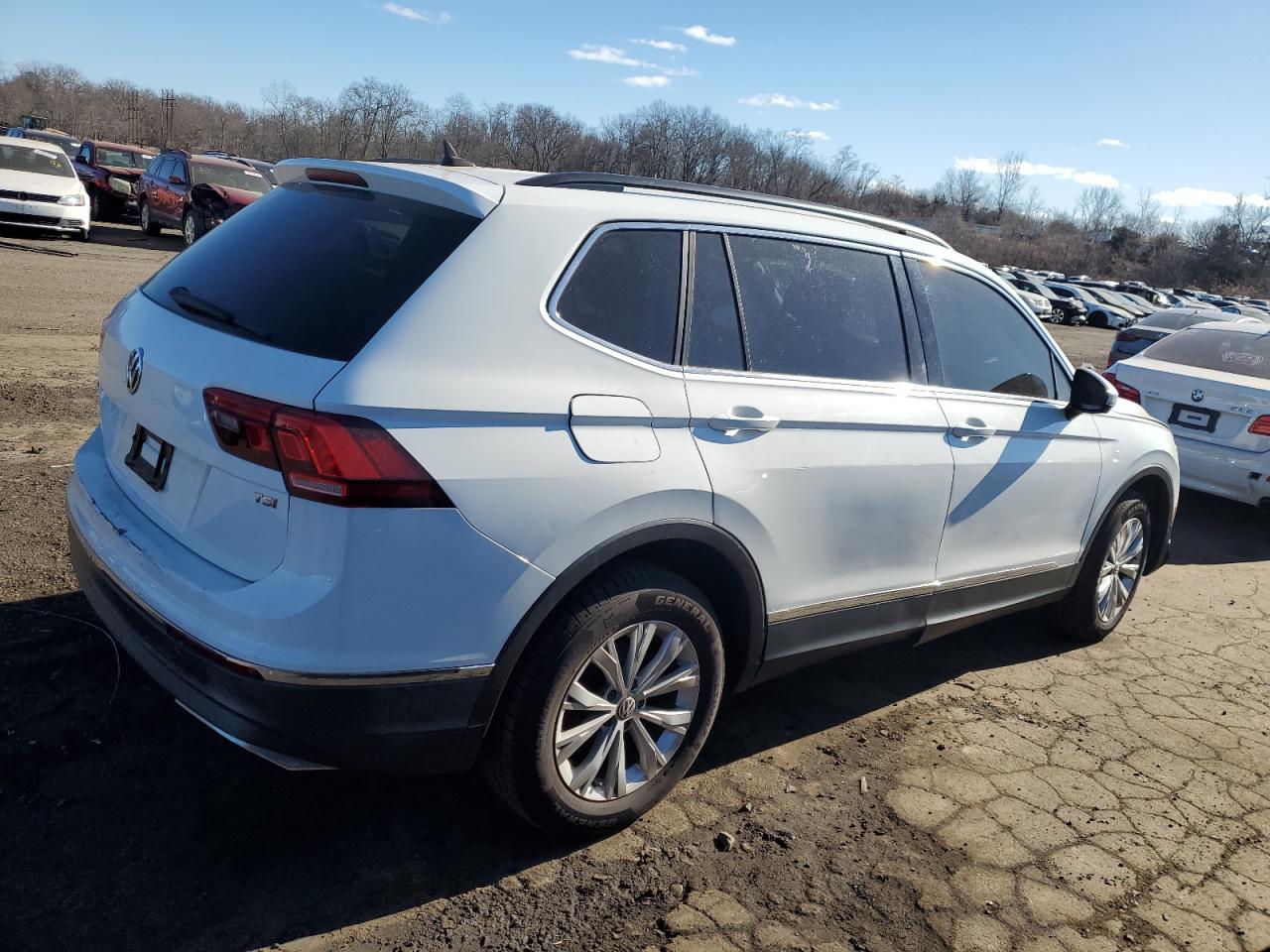 2018 Volkswagen Tiguan - Image 3