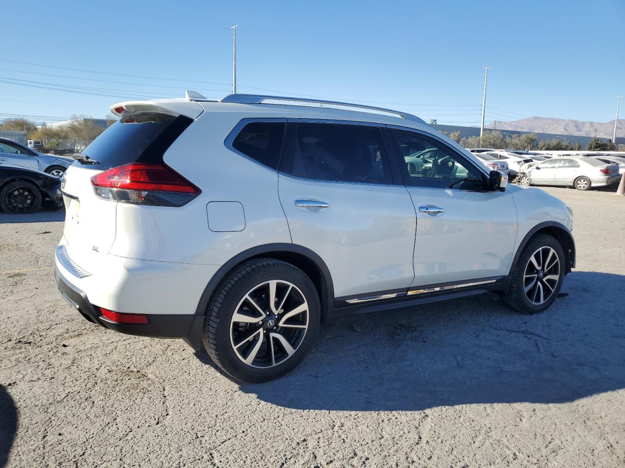 2017 Nissan Rogue - Image 3