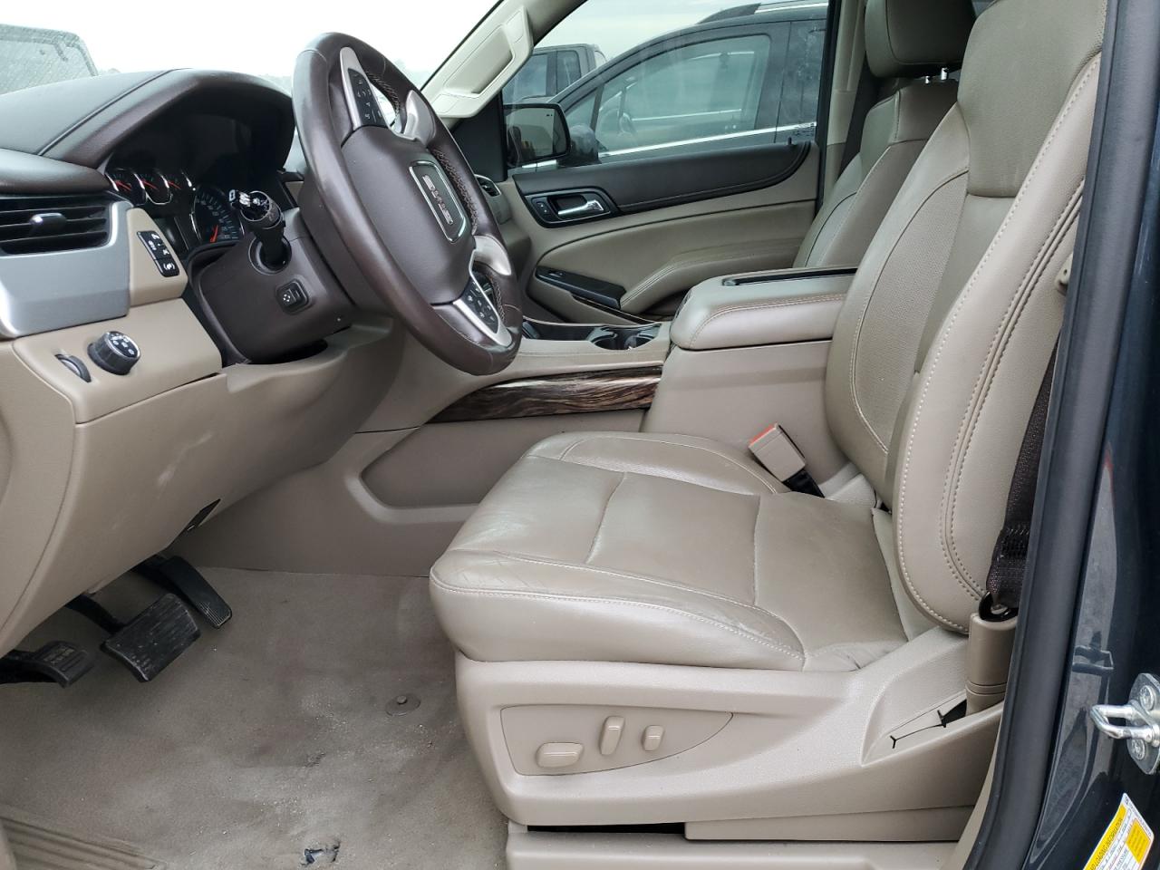 2020 GMC Yukon - Image 7