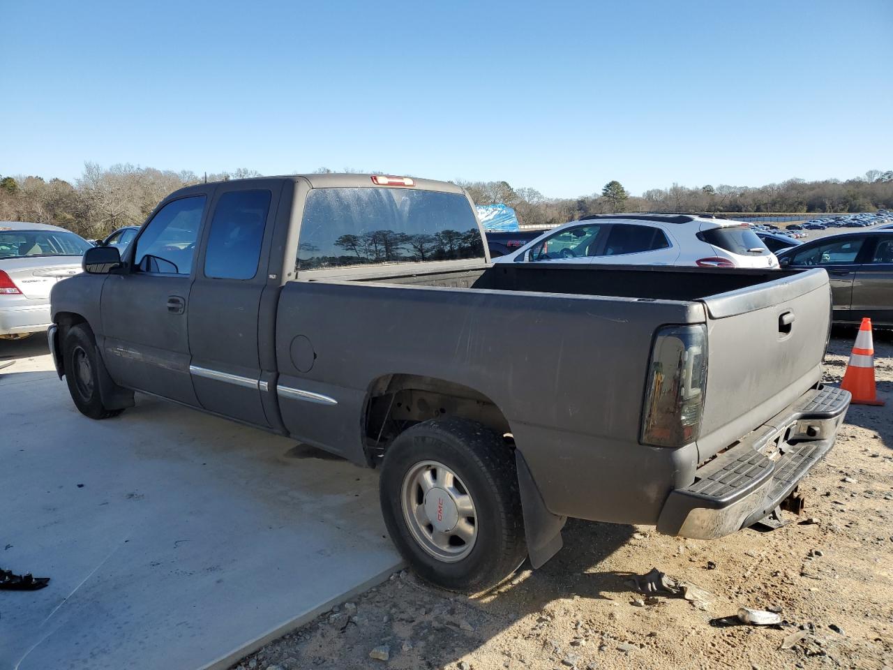 2002 GMC Sierra - Image 2