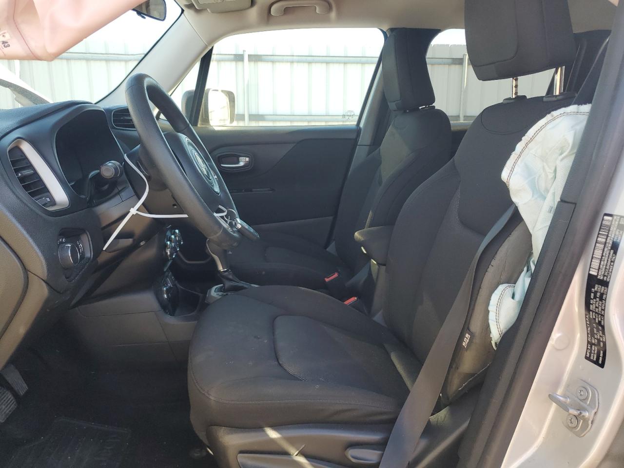 2017 Jeep Renegade - Image 7