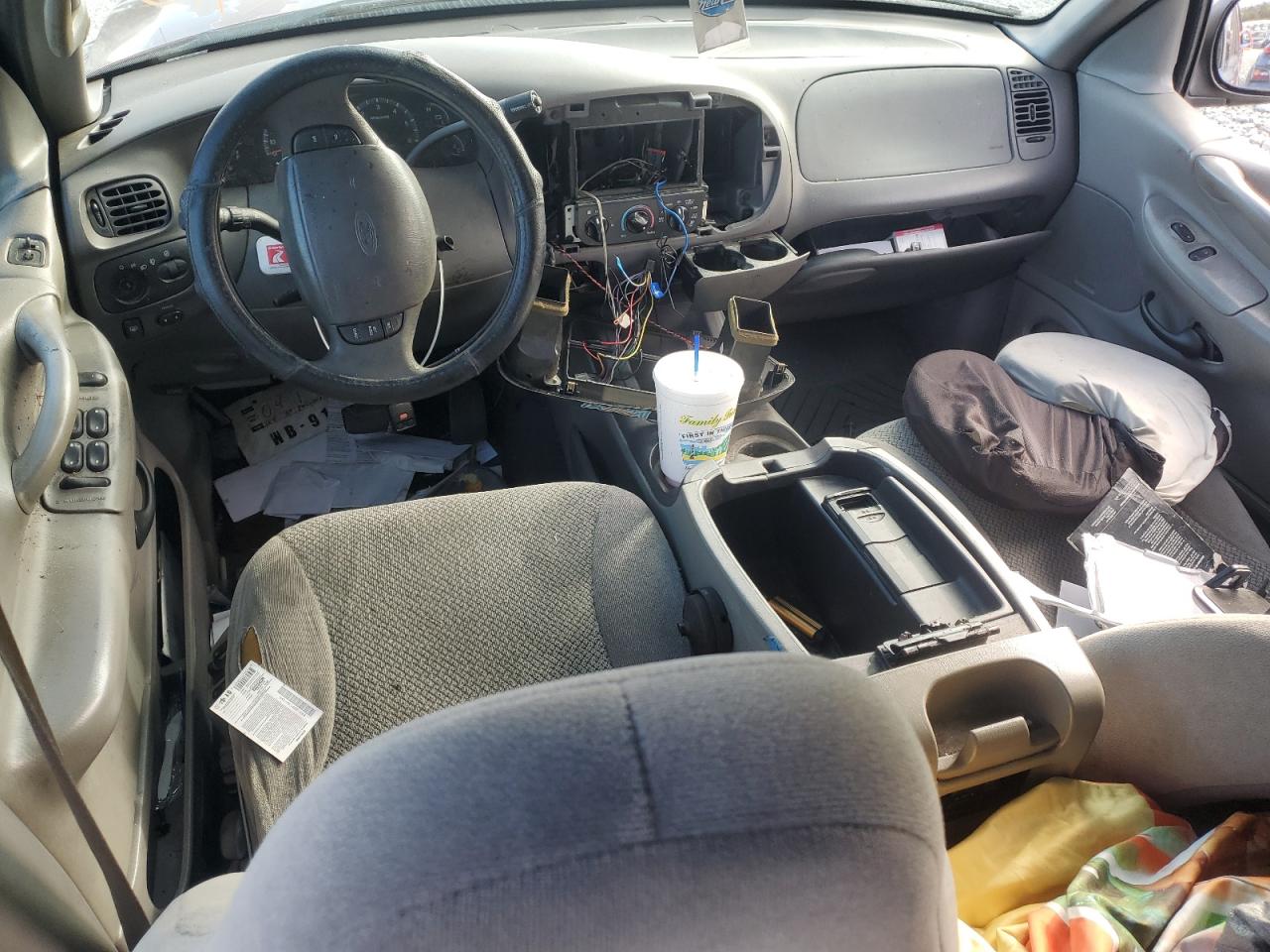 2000 Ford Expedition - Image 8