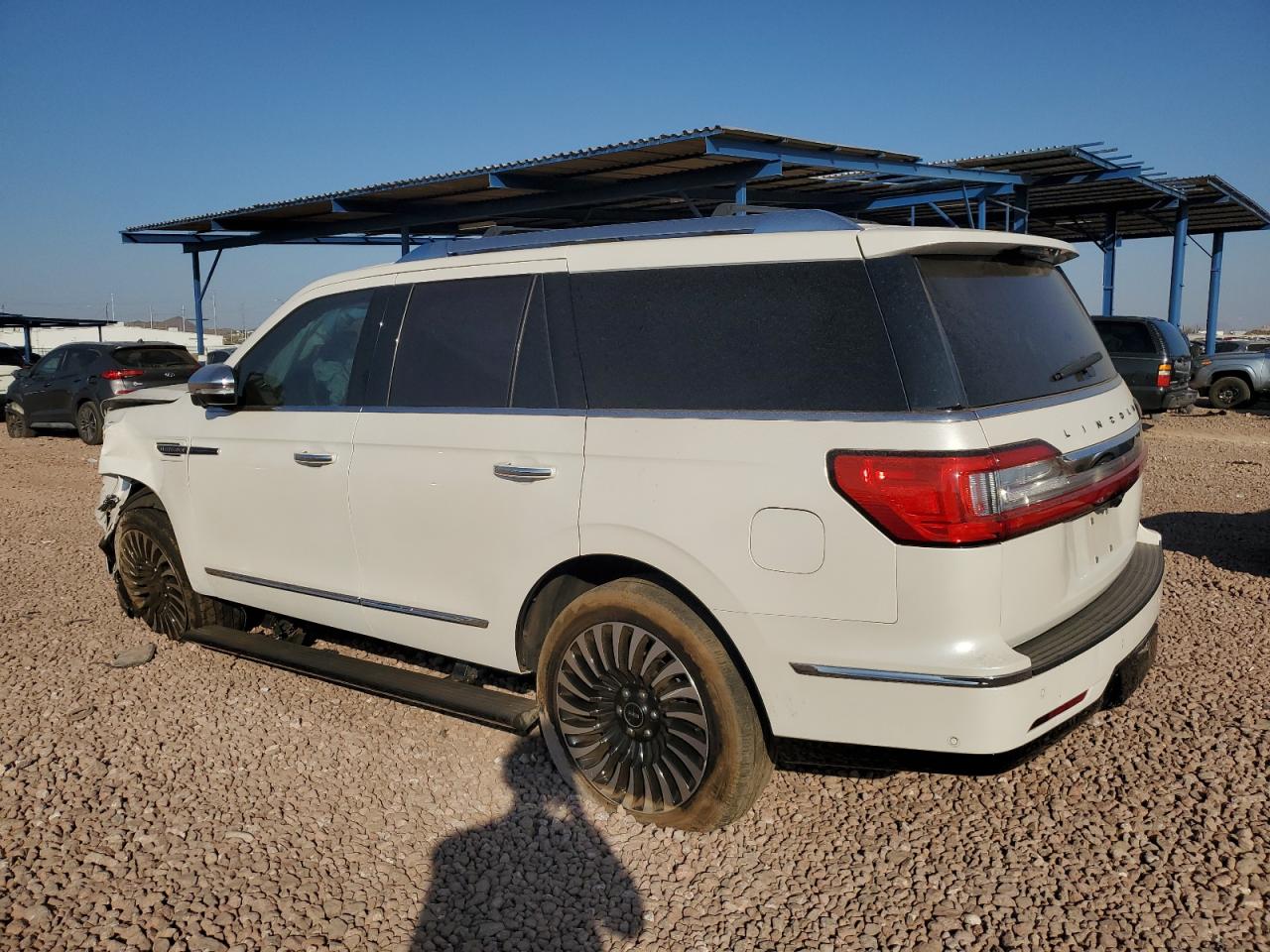 2018 Lincoln Navigator - Image 2