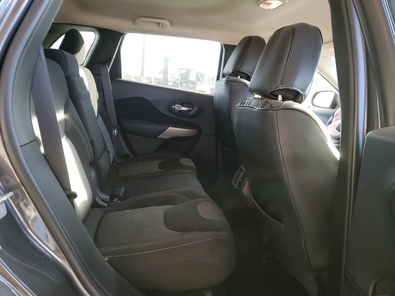 2018 Jeep Grand Cherokee - Image 11