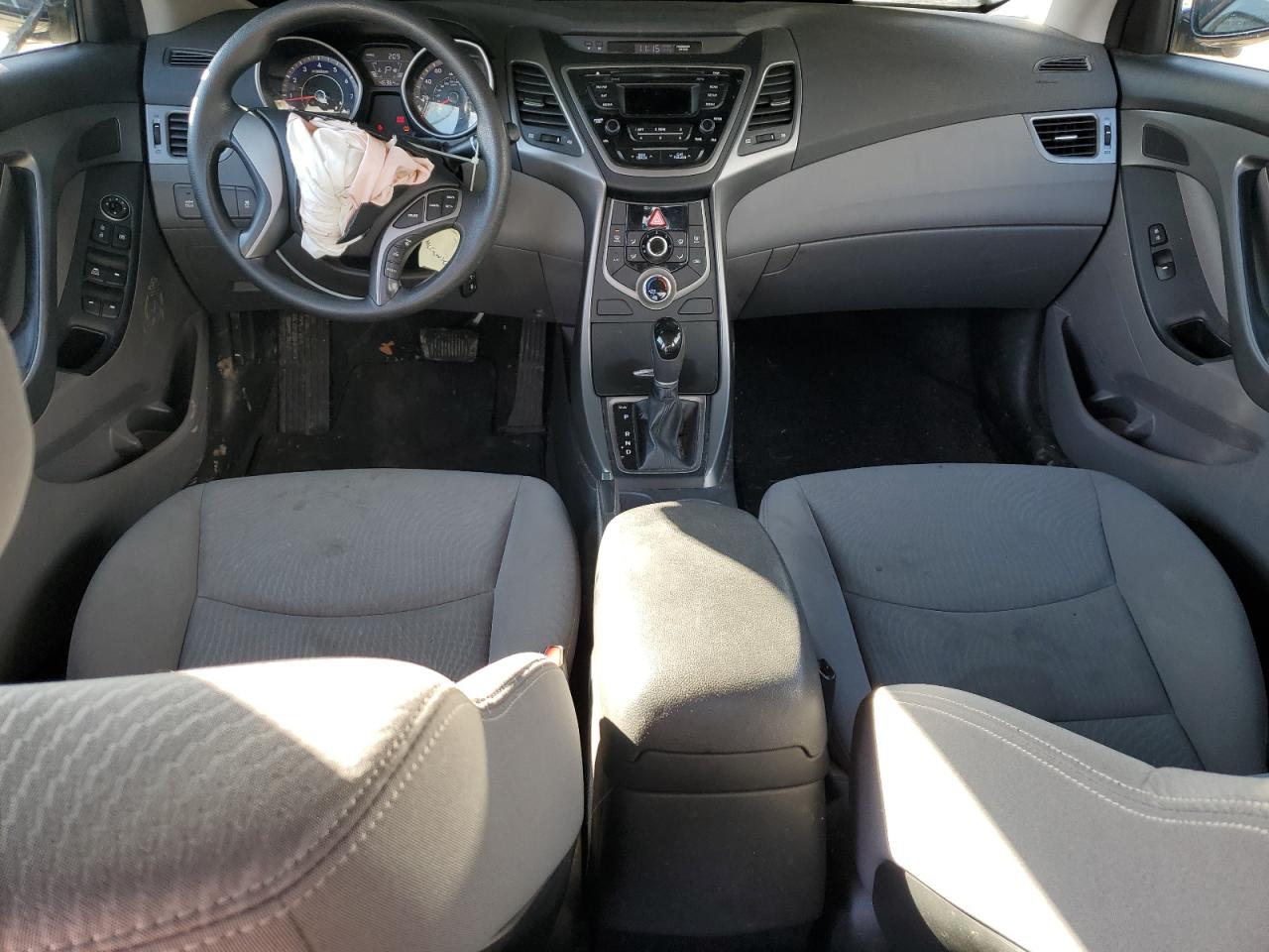 2015 Hyundai Elantra - Image 8