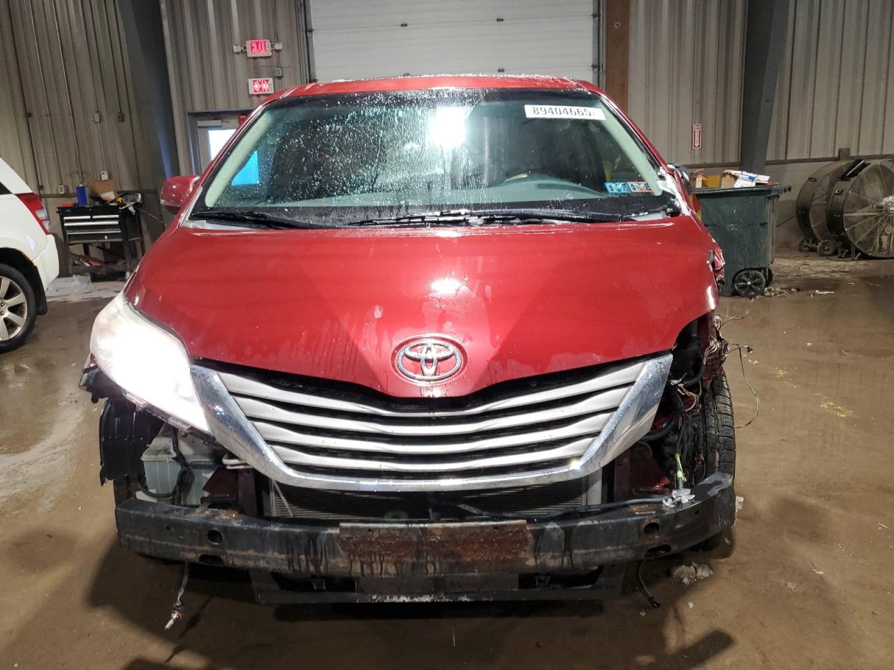 2011 Toyota Sienna - Image 5