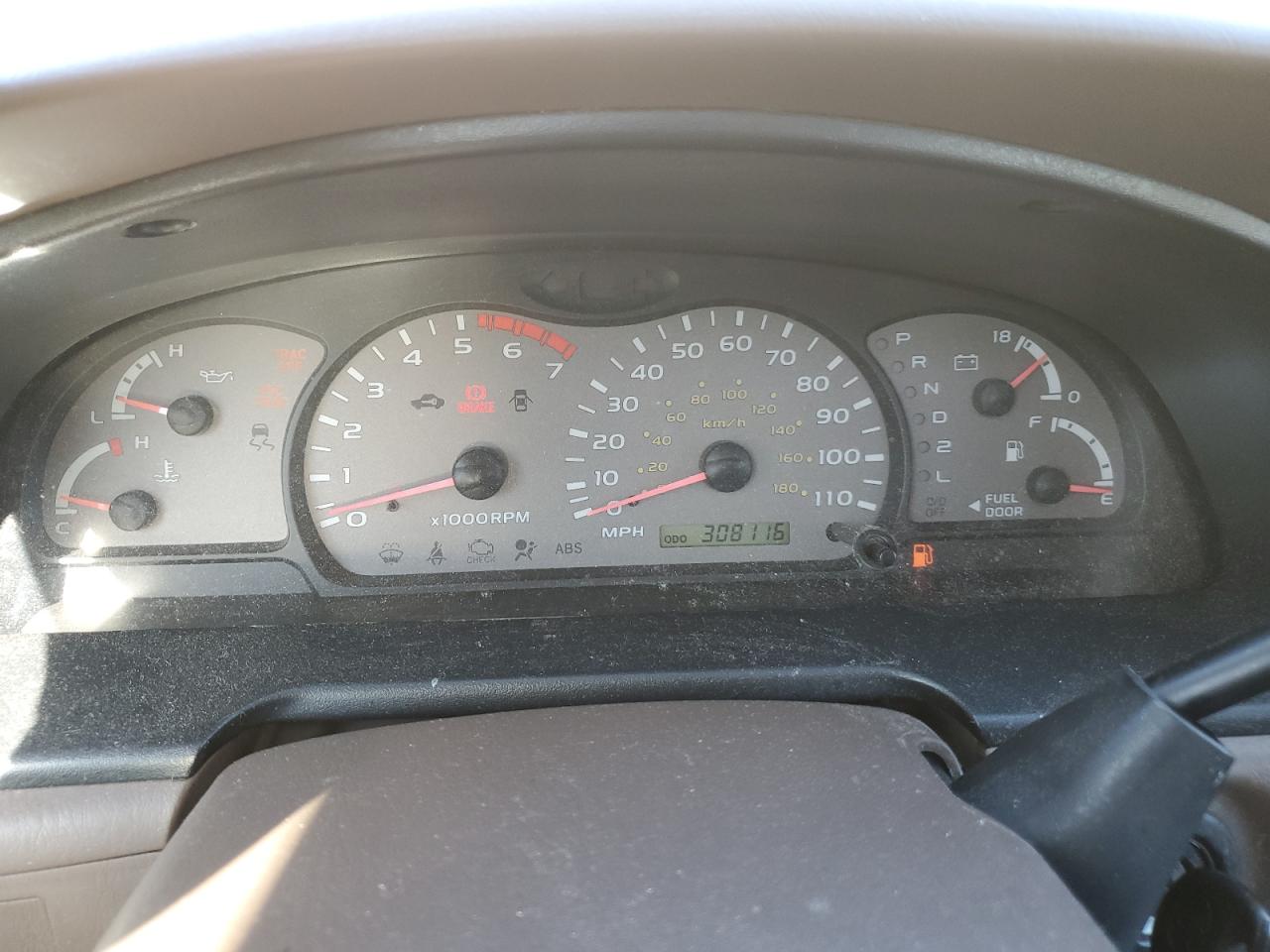 2002 Toyota Sequoia - Image 9