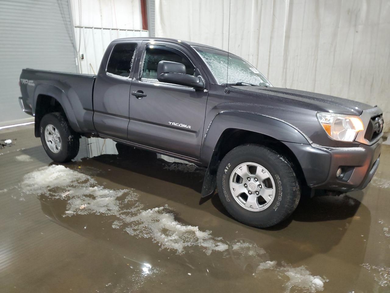 2015 Toyota Tacoma - Image 4