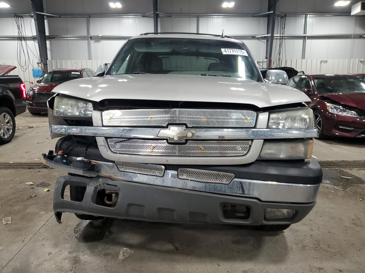 2004 Chevrolet Avalanche - Image 5