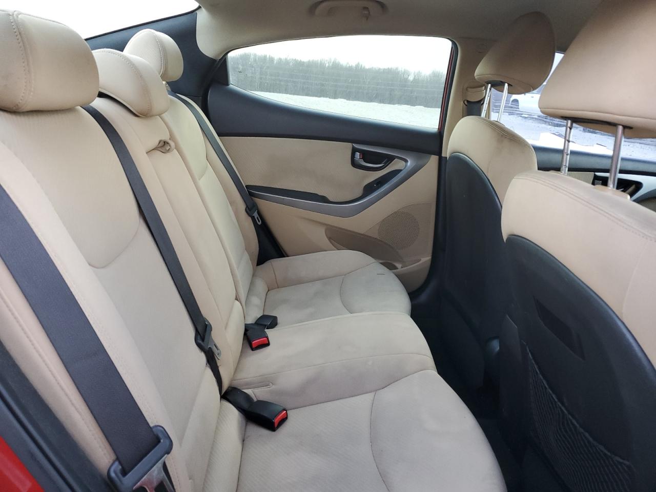 2013 Hyundai Elantra - Image 10