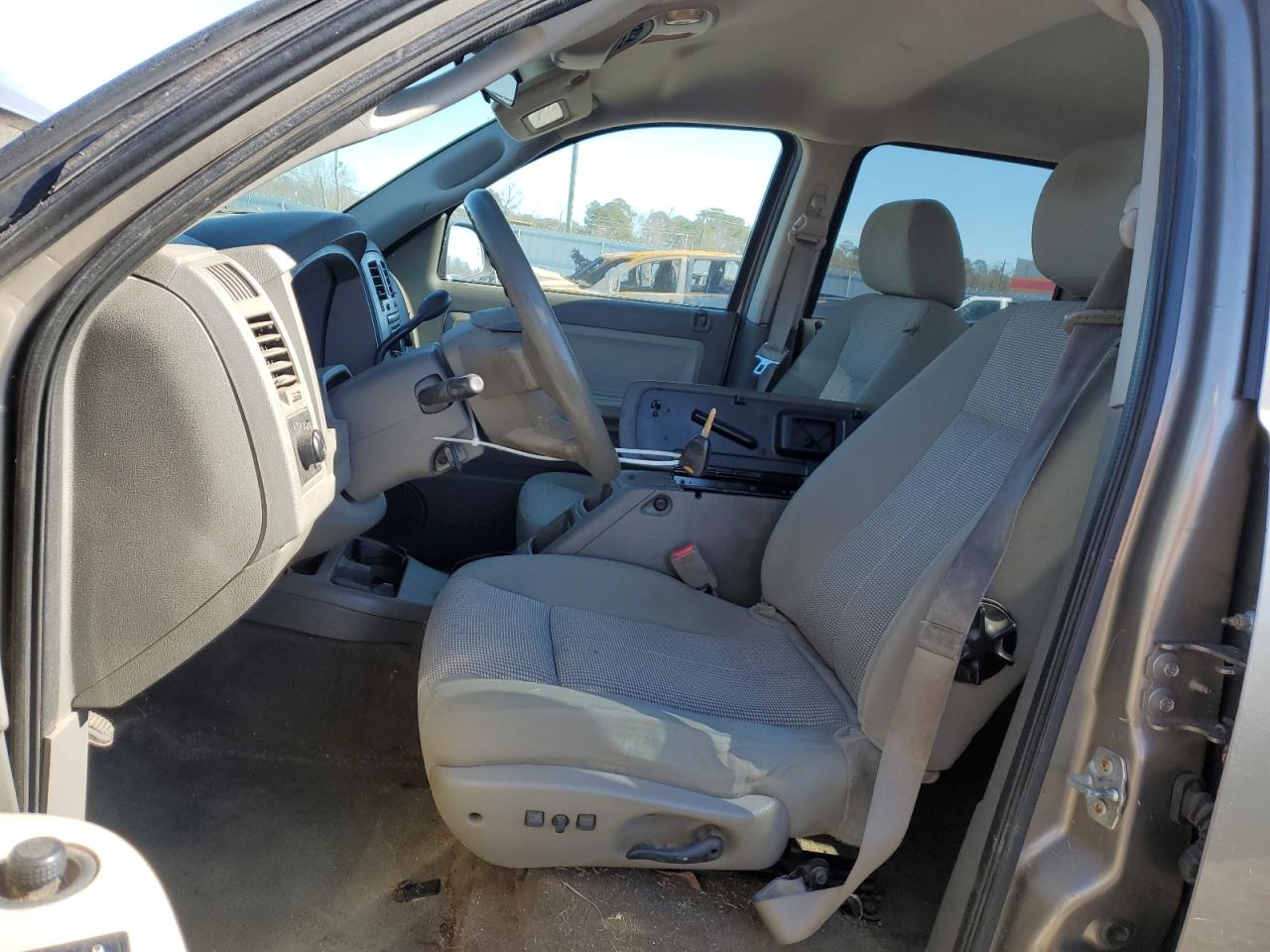2007 Dodge Dakota - Image 7