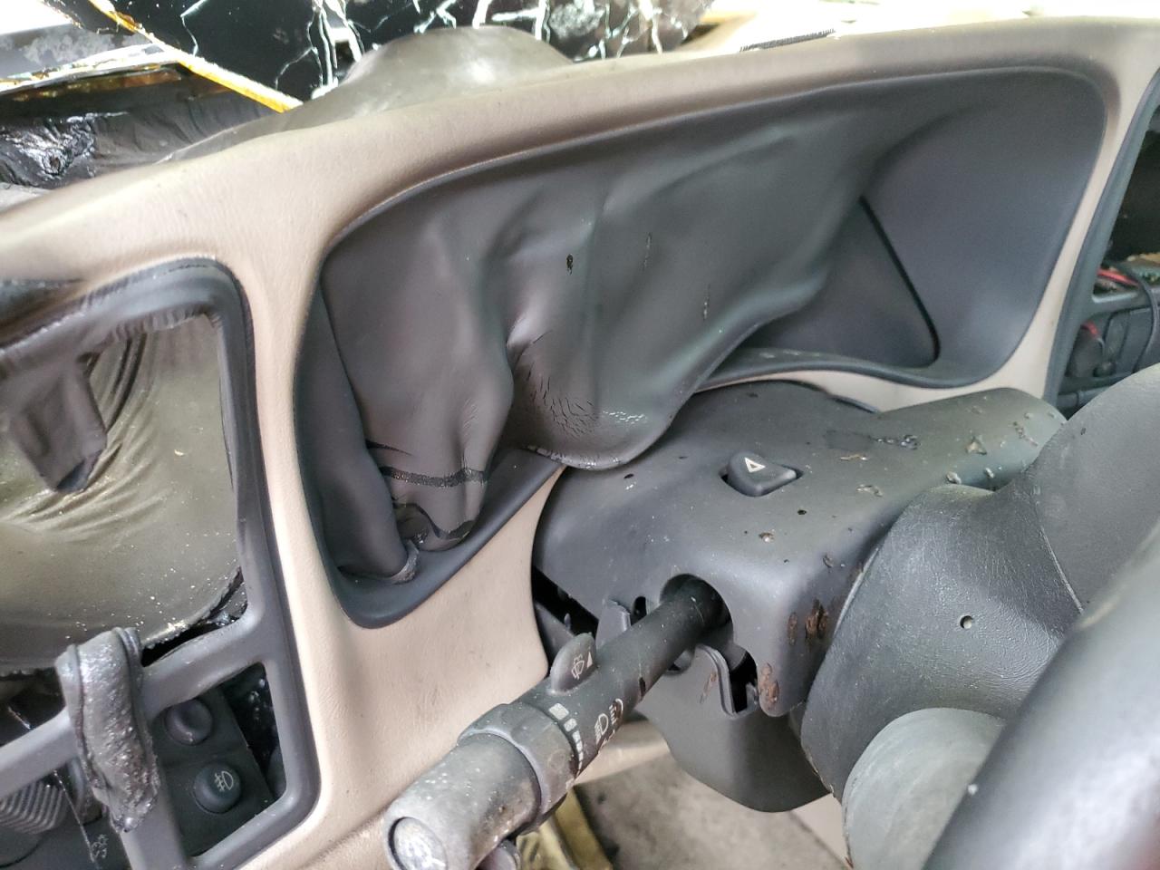 2004 Chevrolet Silverado - Image 9