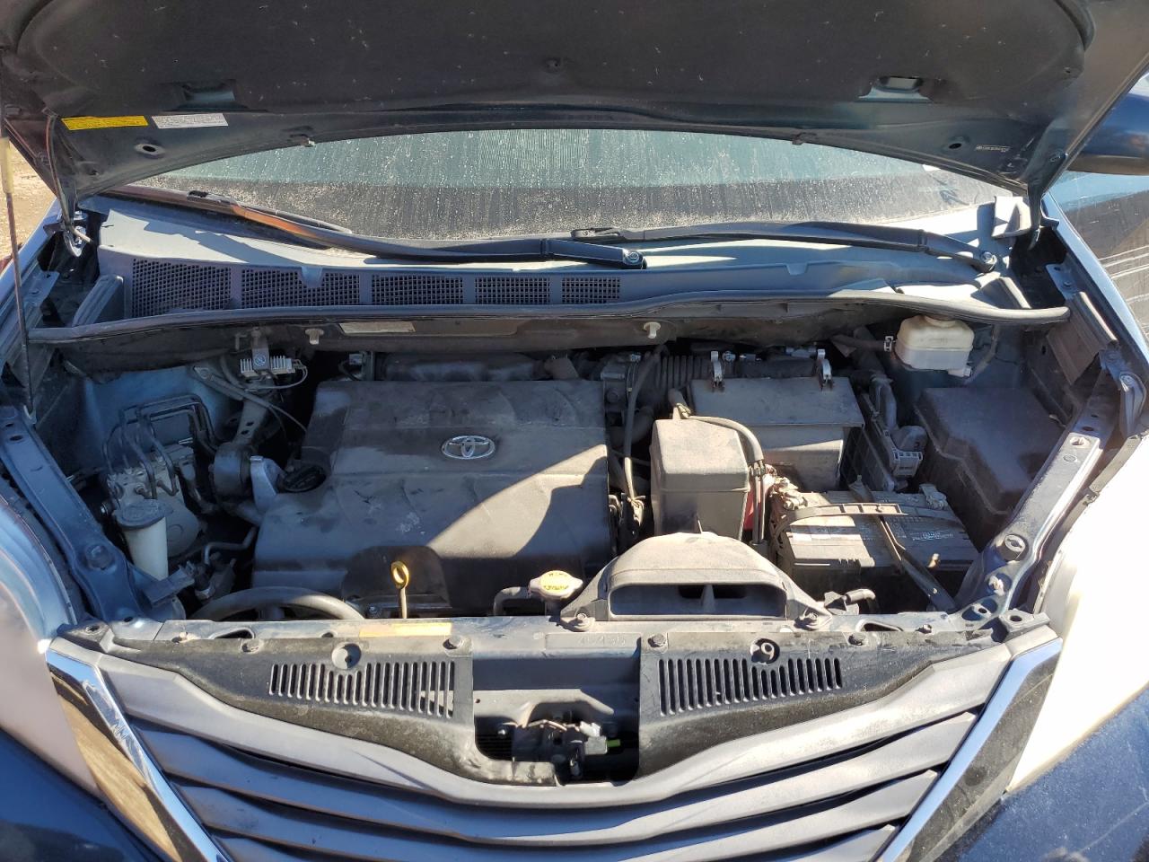 2011 Toyota Sienna - Image 12