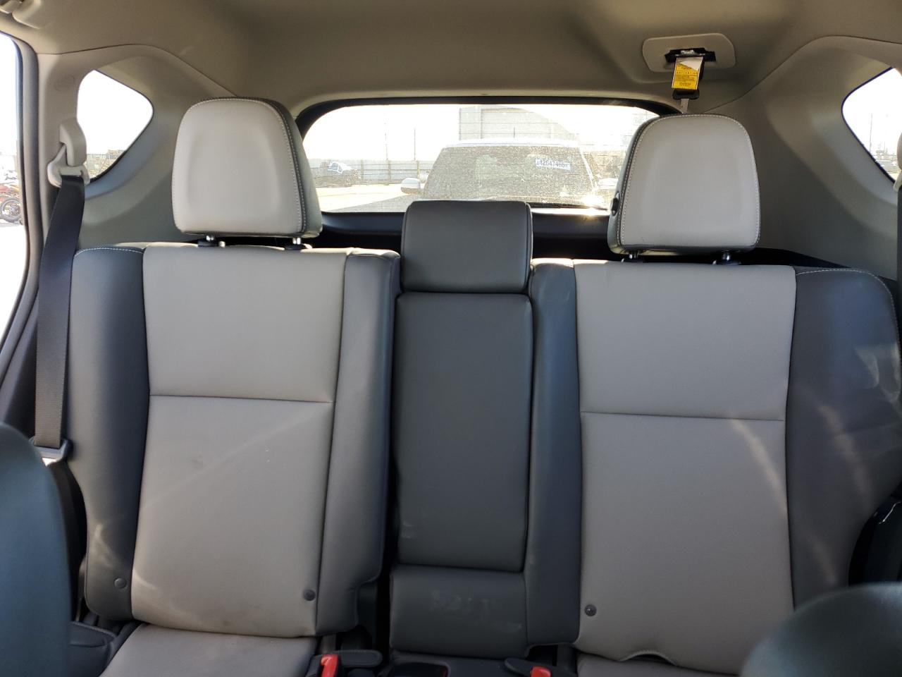 2015 Toyota RAV 4 - Image 10