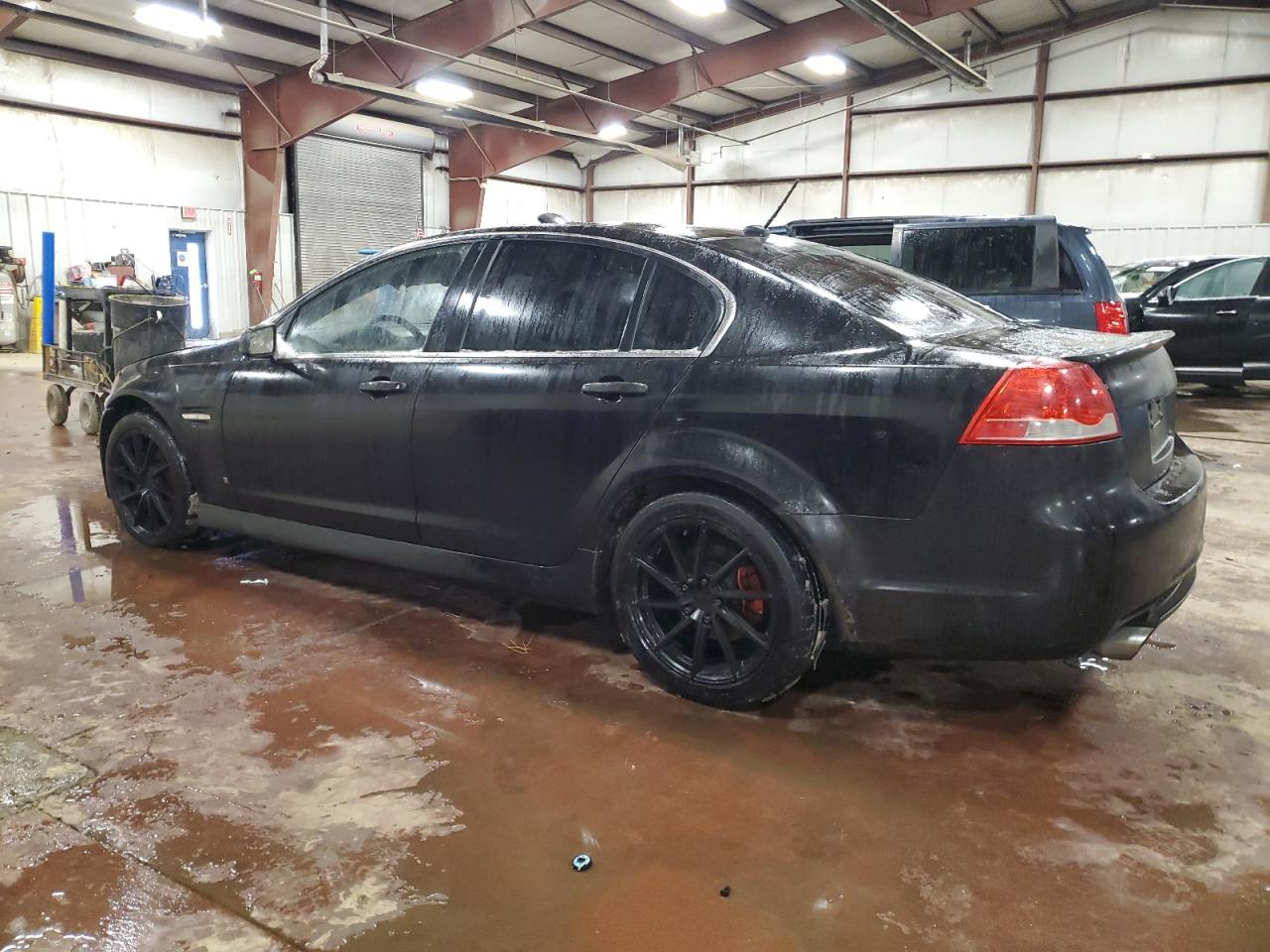 2009 Pontiac G8 - Image 2