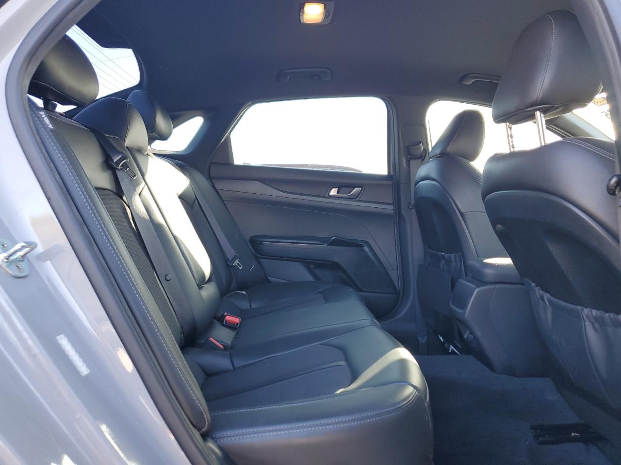 2022 Kia K5 - Image 10
