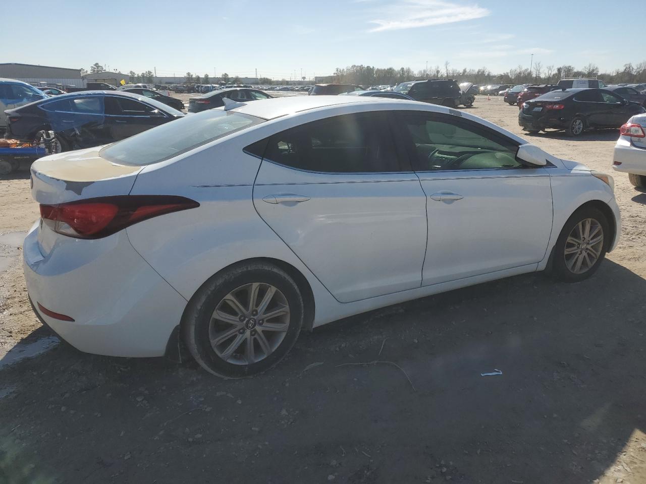 2015 Hyundai Elantra - Image 3