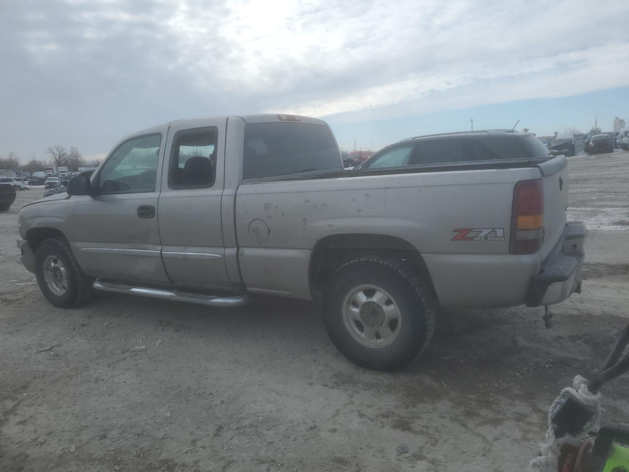 2003 GMC Sierra - Image 2