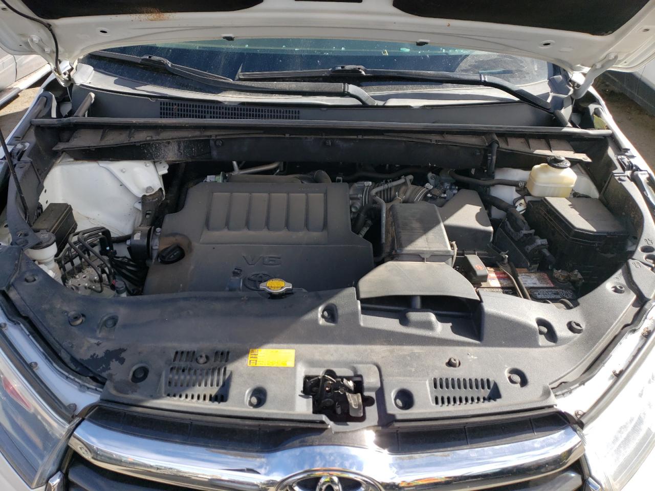 2015 Toyota Highlander - Image 12