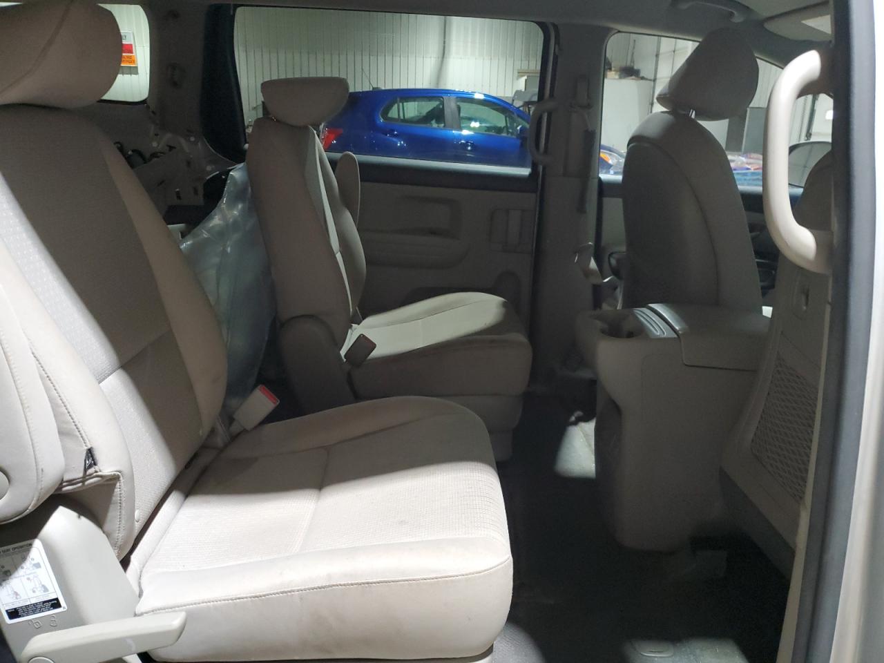 2017 Kia Sedona - Image 11