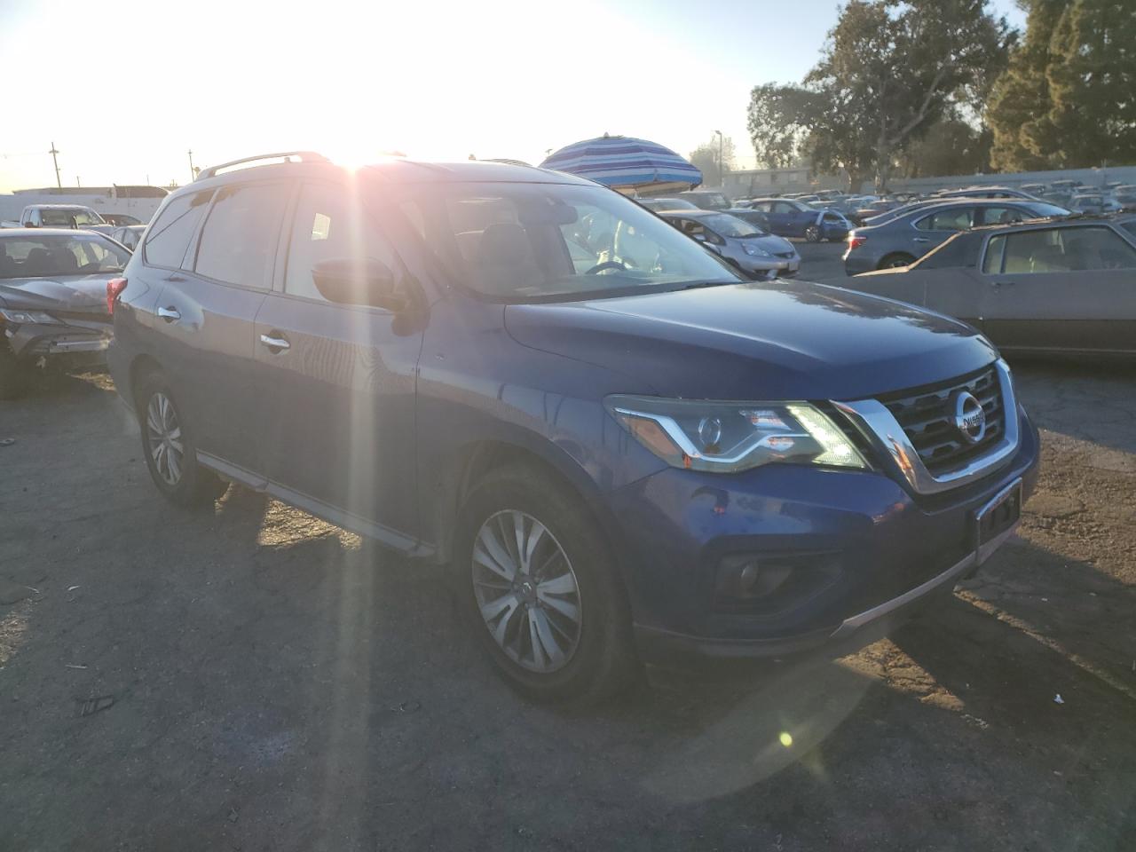 VIN 5N1DR2MN6JC606083 2018 NISSAN PATHFINDER no.4