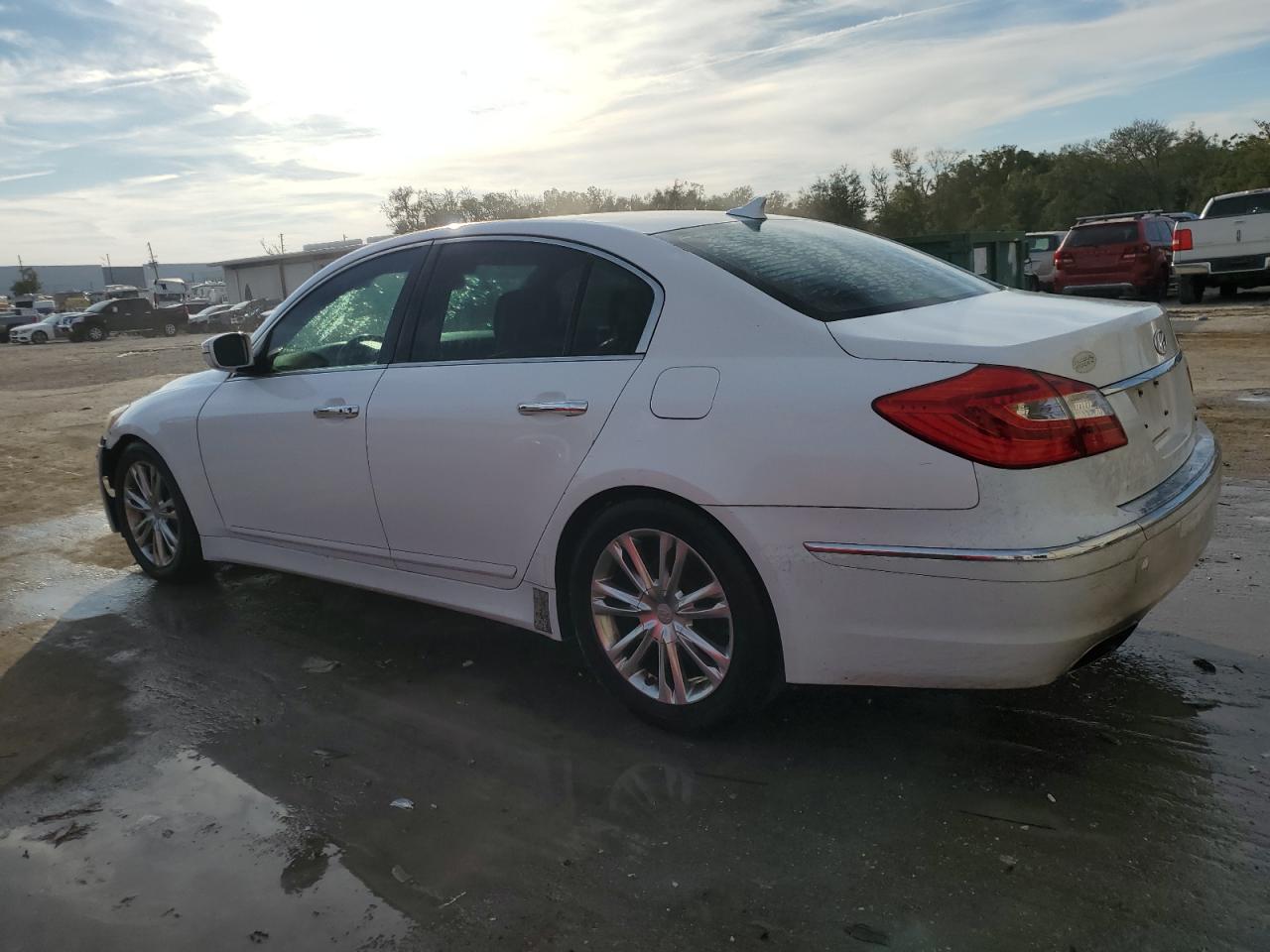 2014 Hyundai Genesis - Image 2