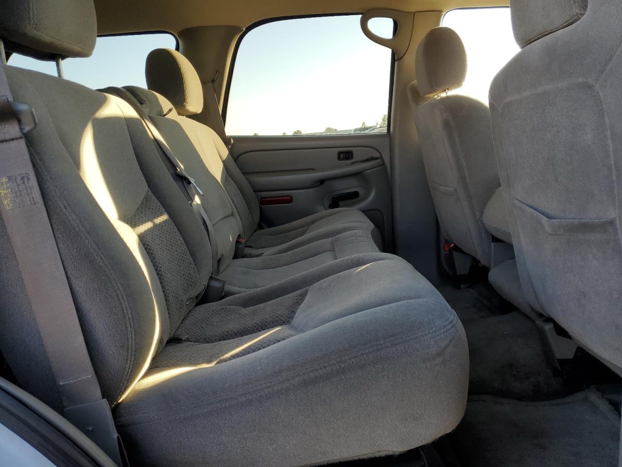 2005 Chevrolet Tahoe - Image 11