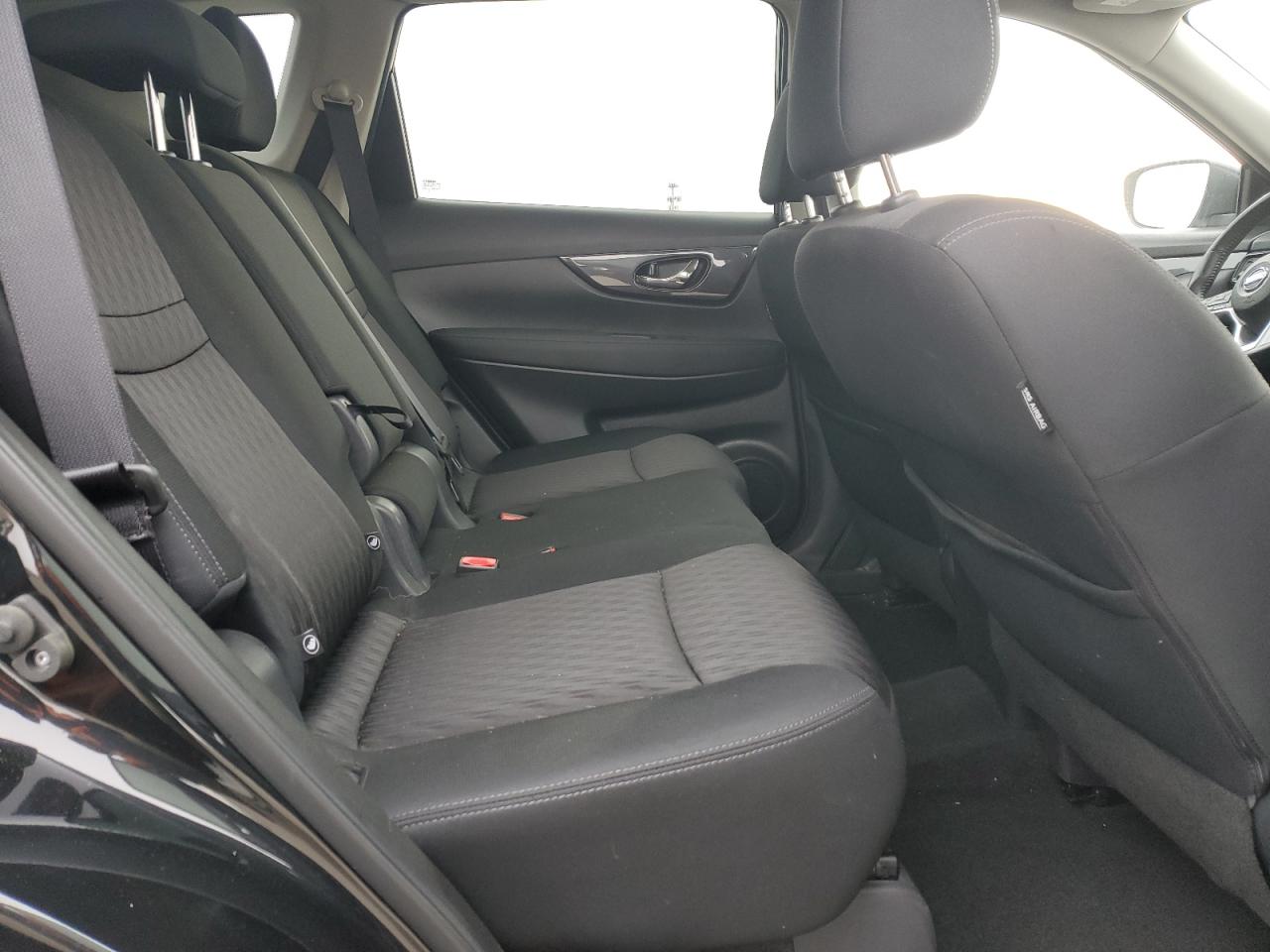 2018 Nissan Rogue - Image 11