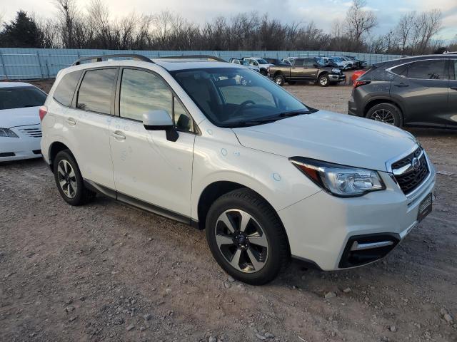  SUBARU FORESTER 2018 Белы