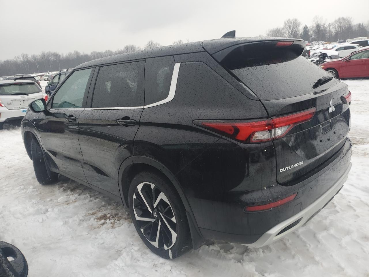 2024 Mitsubishi Outlander - Image 2